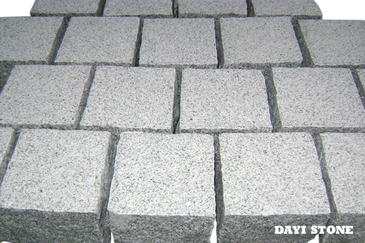 Cubes Light Grey Granite G603 Top bushhammered sides natural split bottom sawn 10x10x10cm - Dayi Stone